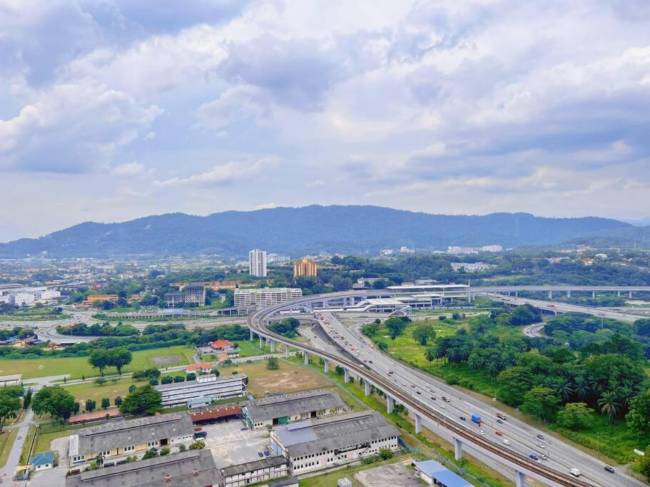 7 Pax Family Connecting Room D'Sara, Direct Link Mrt Kampung Selamat, Near Sungai Buloh & Thomson Hospital Шах Алам Екстериор снимка